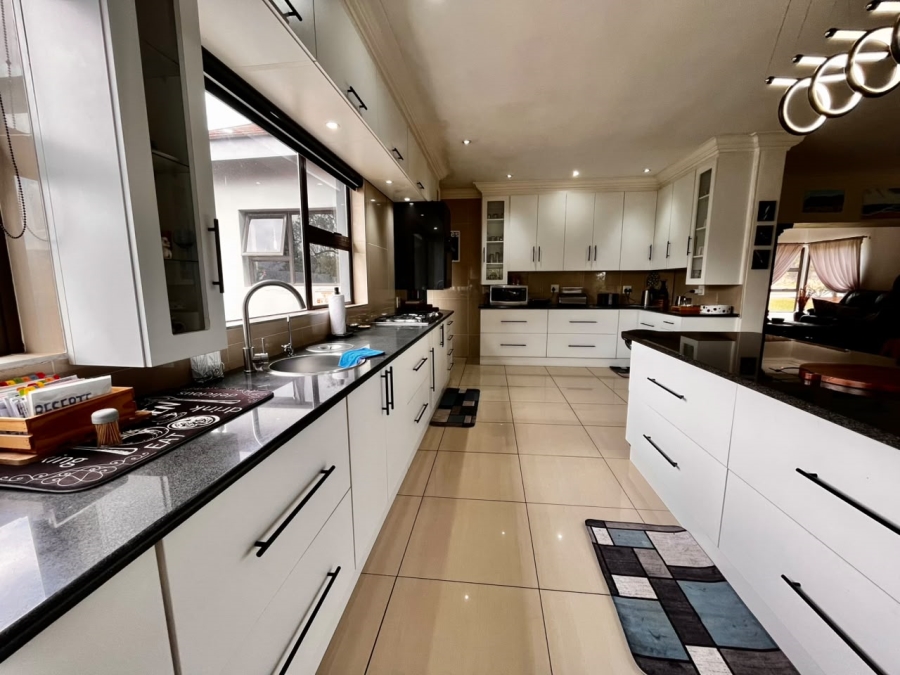 4 Bedroom Property for Sale in Buffelsfontein A H North West